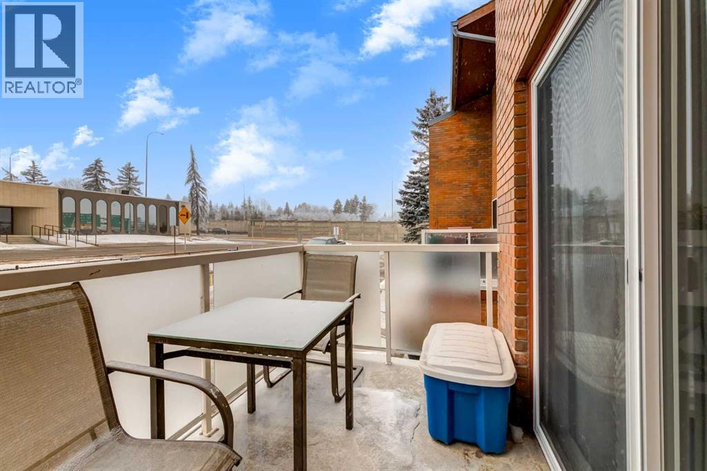 Single Family House for Sale in   Glenmore Trail SW Kelvin Grove Calgary 