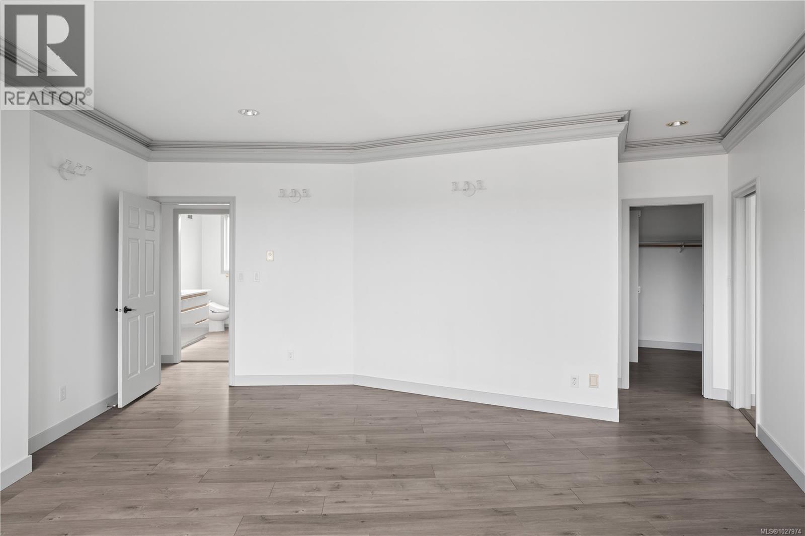 1087 TOTEMWOOD LANE - 32