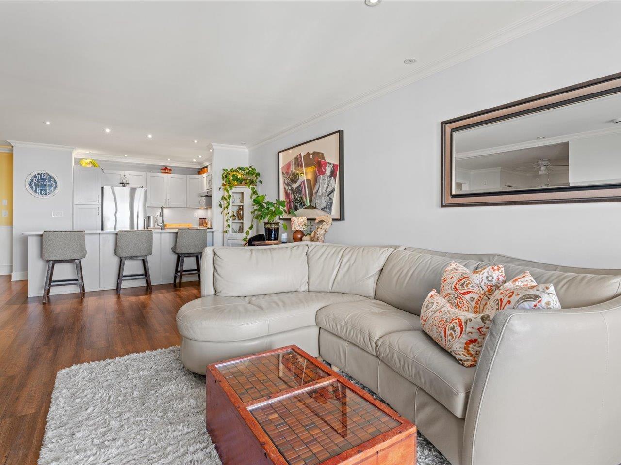 406 15621 MARINE DRIVE, White Rock