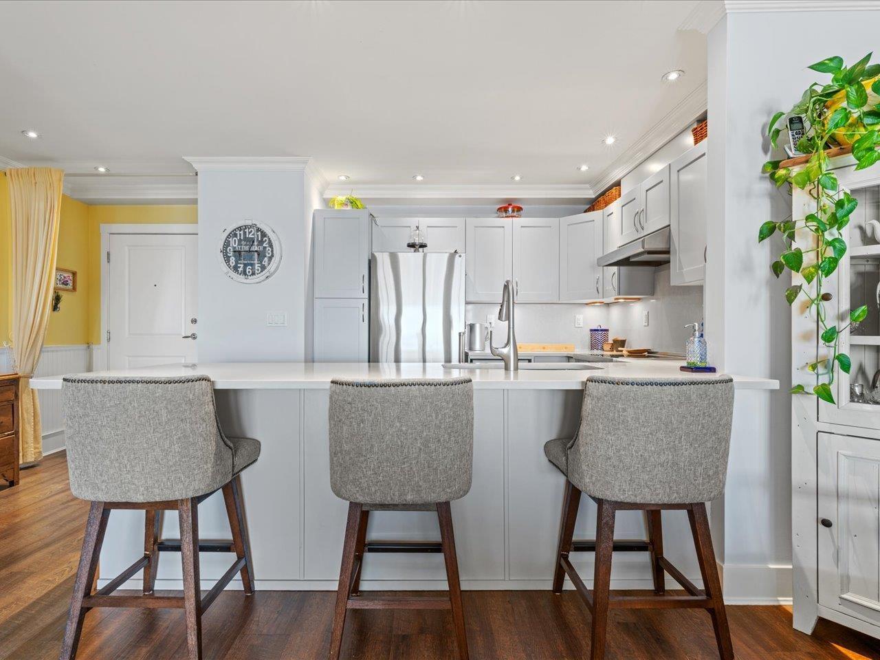 406 15621 MARINE DRIVE, White Rock