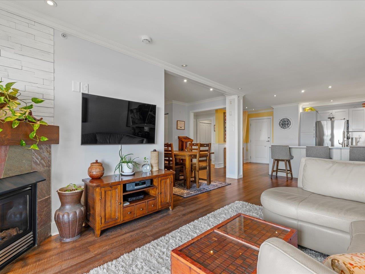 406 15621 MARINE DRIVE, White Rock