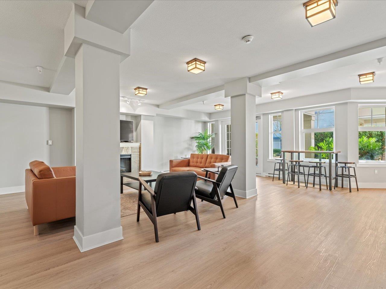 406 15621 MARINE DRIVE, White Rock