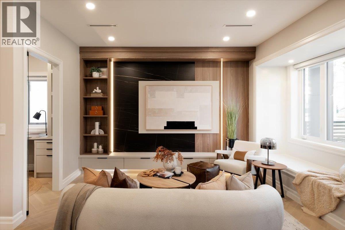 1 6061 SHERBROOKE Street - photo 2