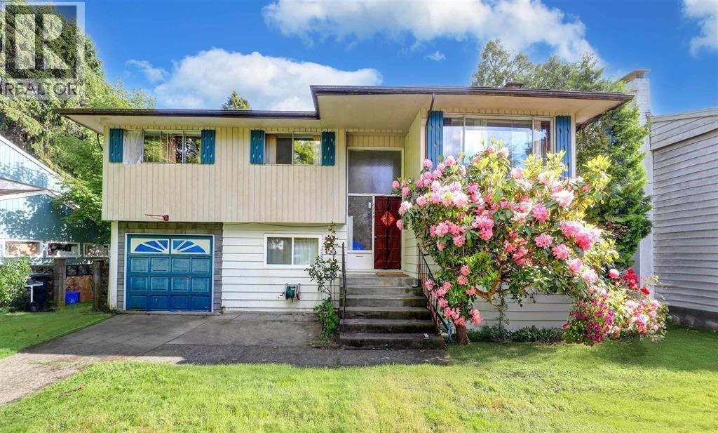 8844 COOK Crescent - main photo