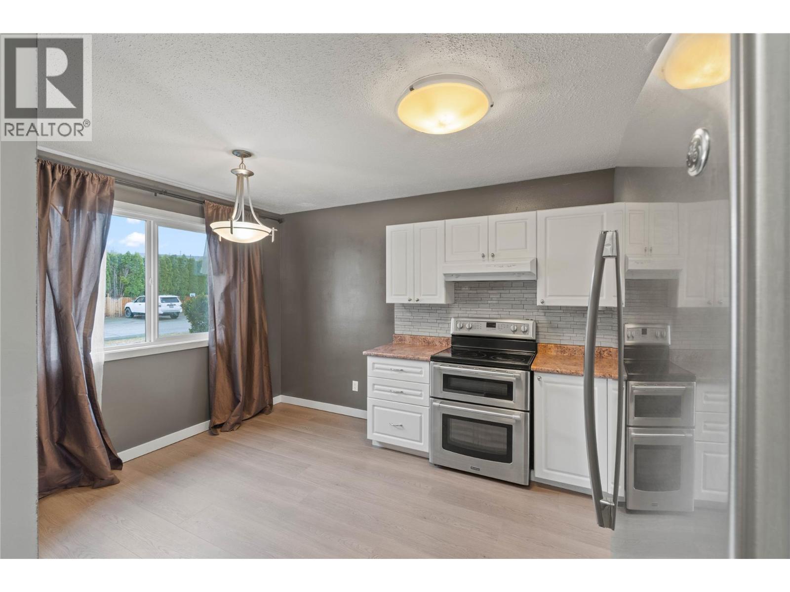 #18 1697 GREENFIELD AVENUE - 3