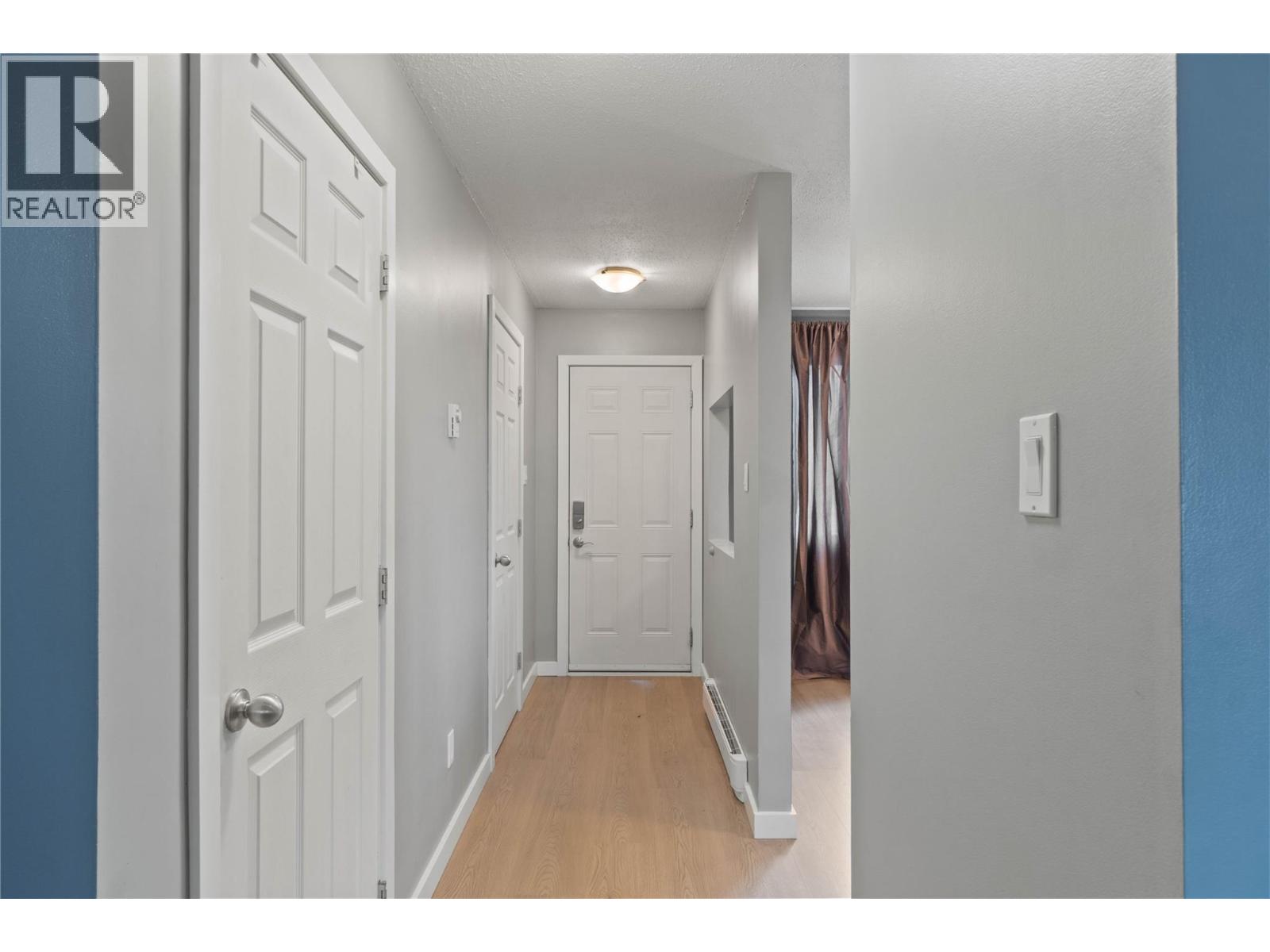 #18 1697 GREENFIELD AVENUE - 10