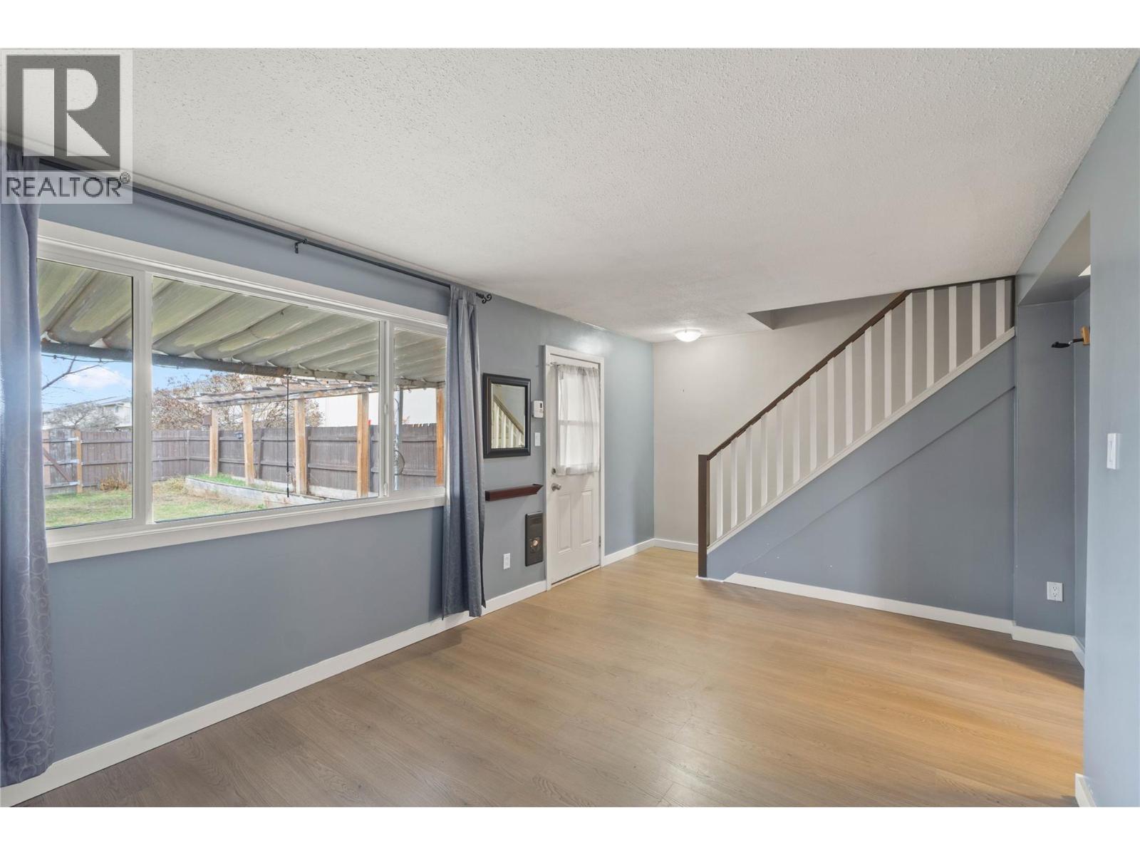 #18 1697 GREENFIELD AVENUE - 8