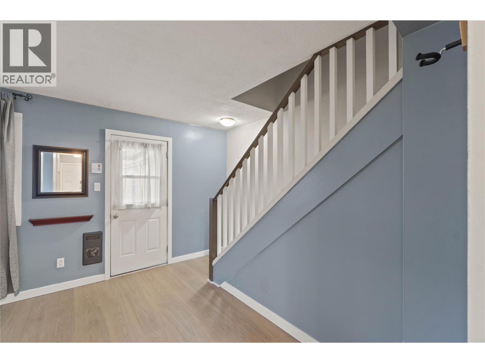 #18 1697 GREENFIELD AVENUE - 7