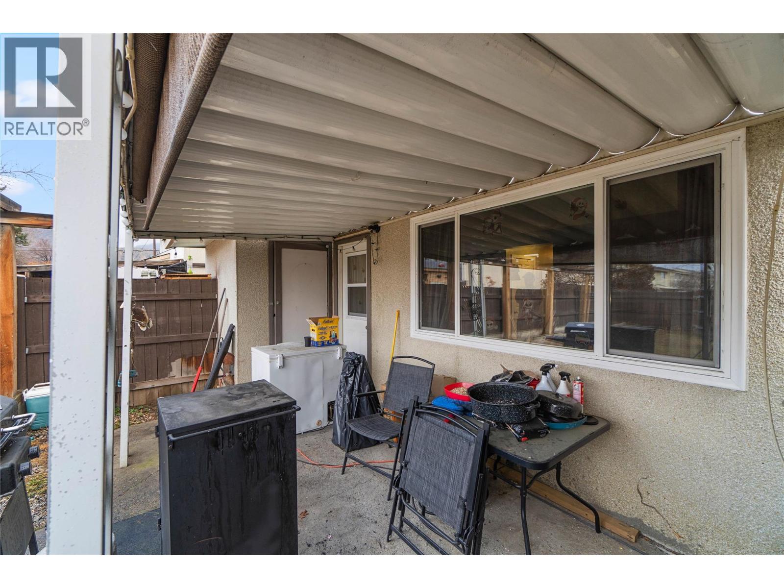 #18 1697 GREENFIELD AVENUE - 21