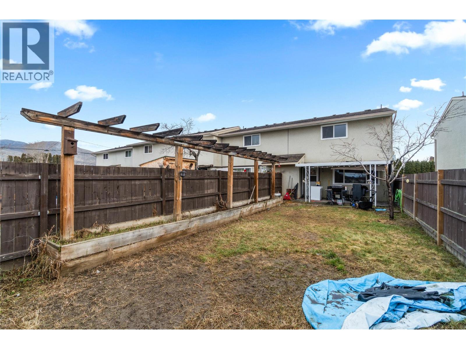 #18 1697 GREENFIELD AVENUE - 27