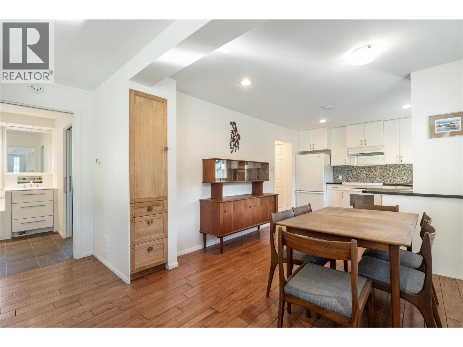 4091 10 Avenue SE - 9