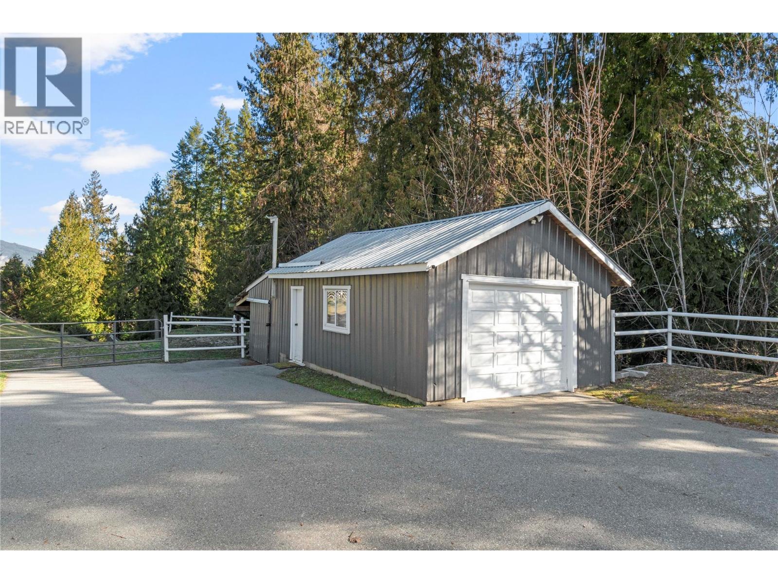 4091 10 Avenue SE, Salmon Arm