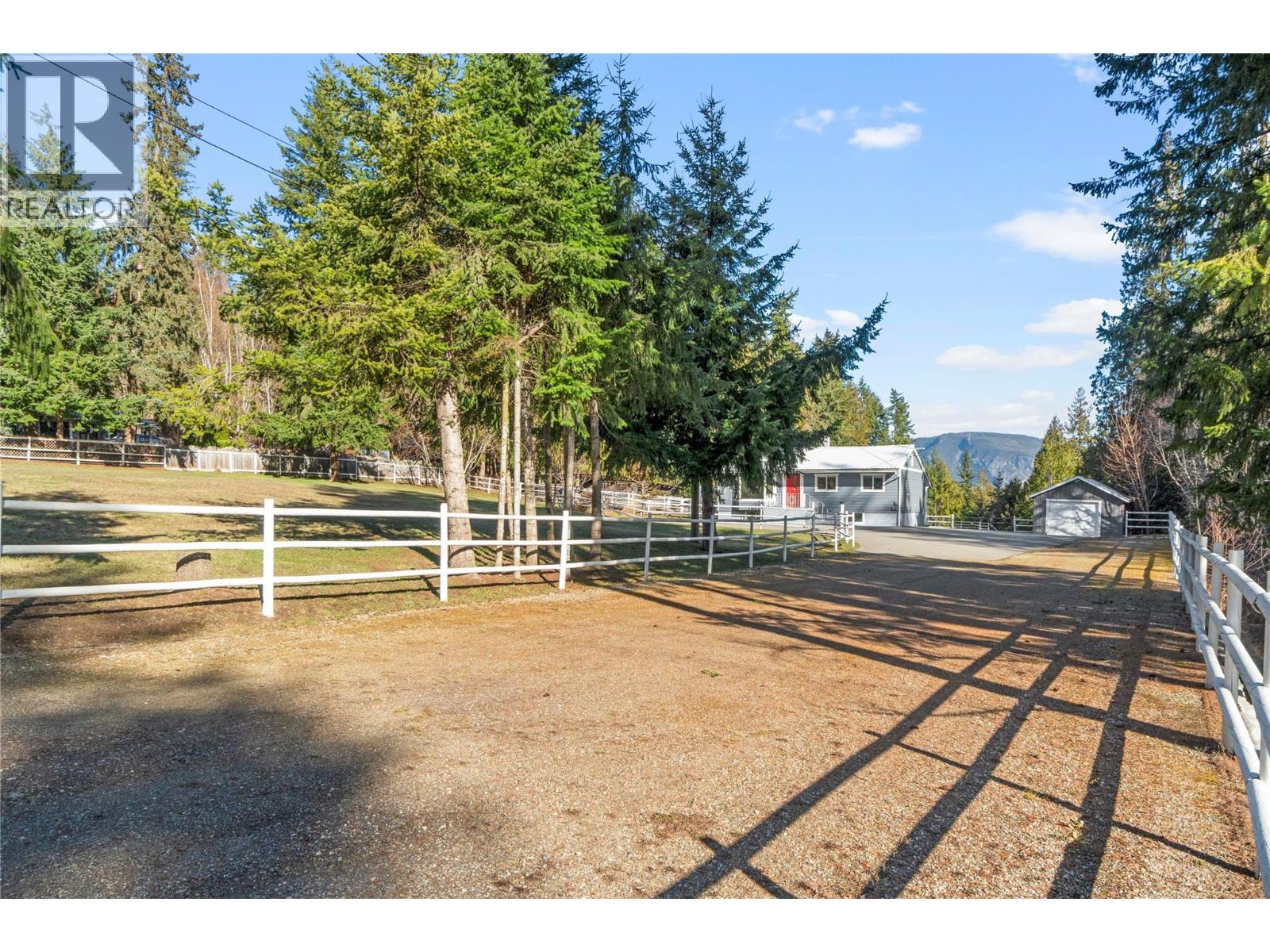 4091 10 Avenue SE, Salmon Arm