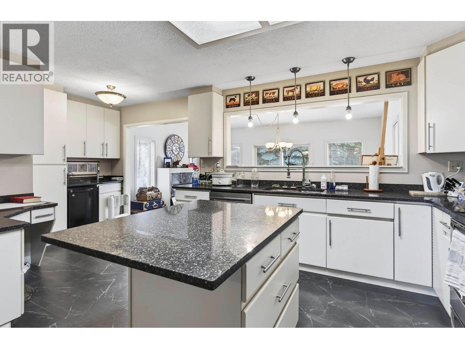 877 McArthur Drive, Kamloops