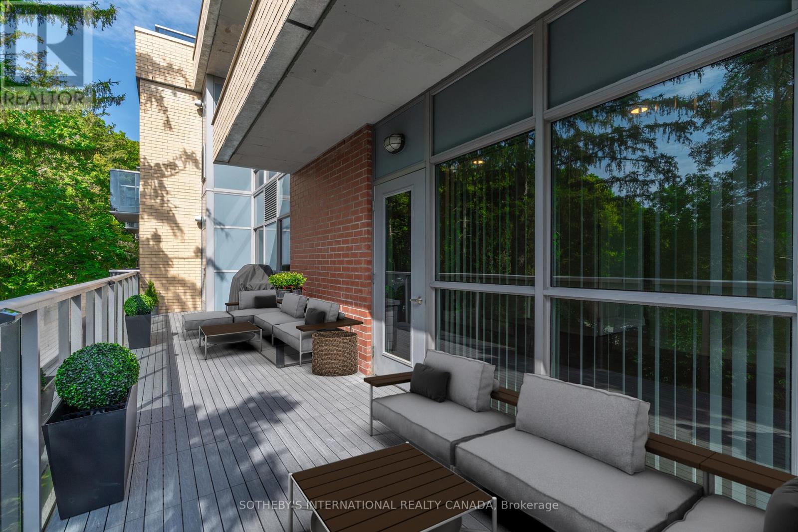 302 - 8302 ISLINGTON AVENUE