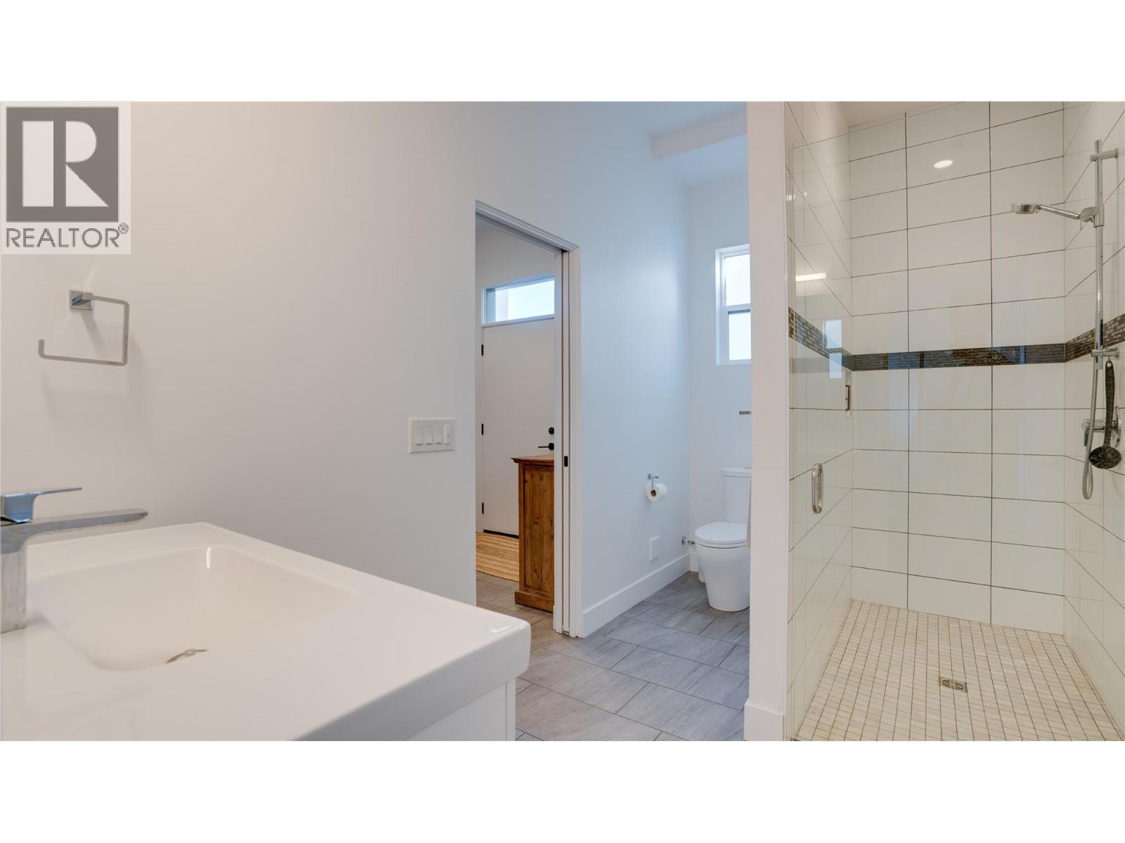  1220 Ponds Avenue, Kelowna