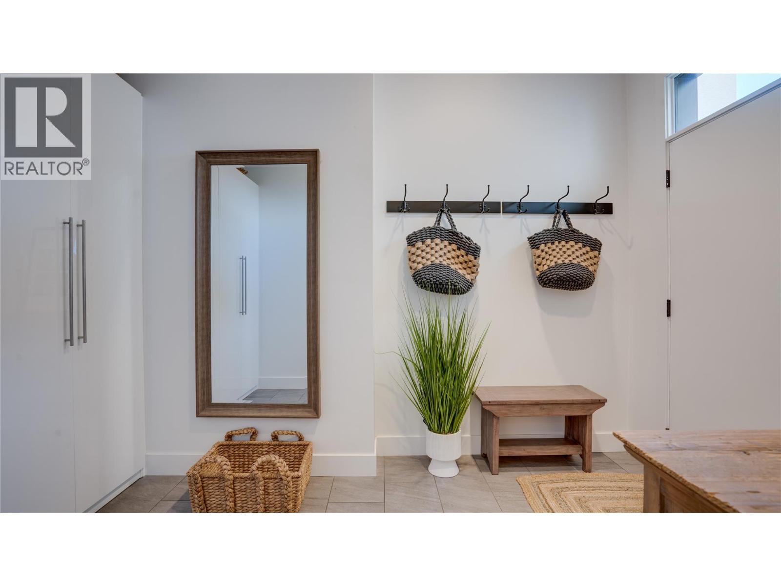  1220 Ponds Avenue, Kelowna