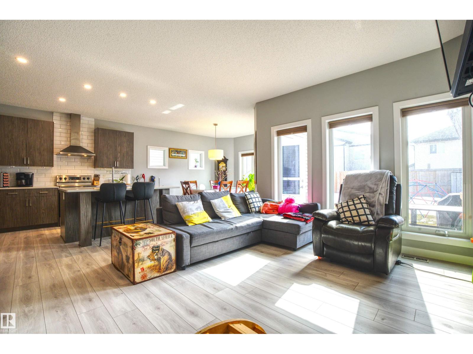 20503 99 AV NW, Edmonton