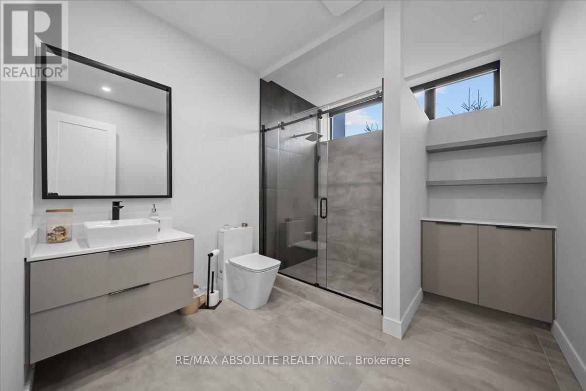 Full bath & 4th bedroom in lower level