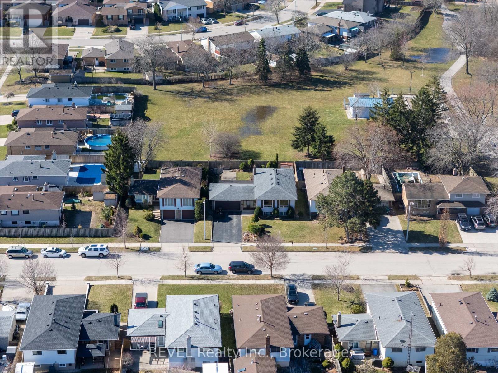 19 LYNWOOD DRIVE, Hamilton (Stoney Creek), Ontario