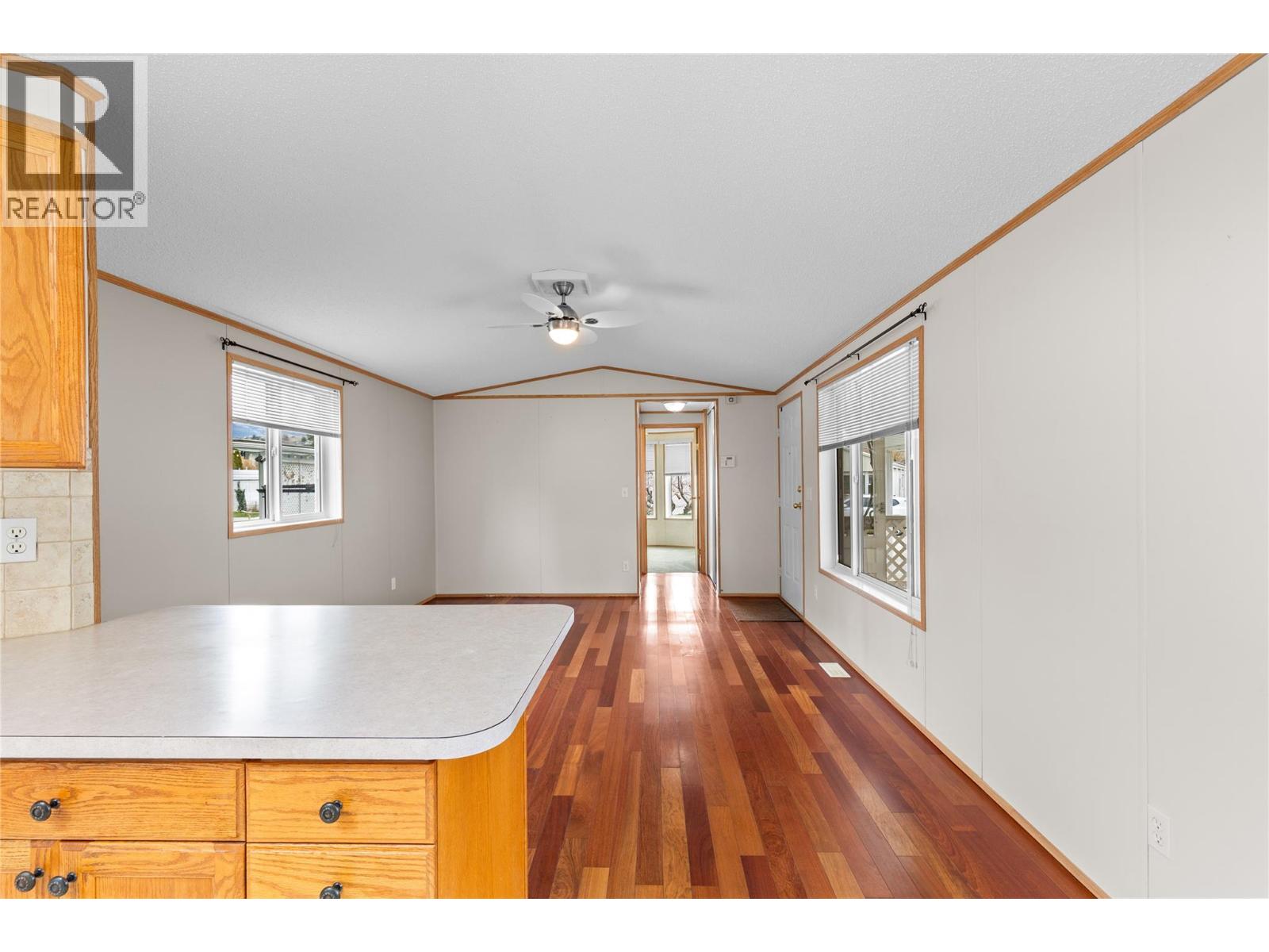#32 5484 25 Avenue - 11