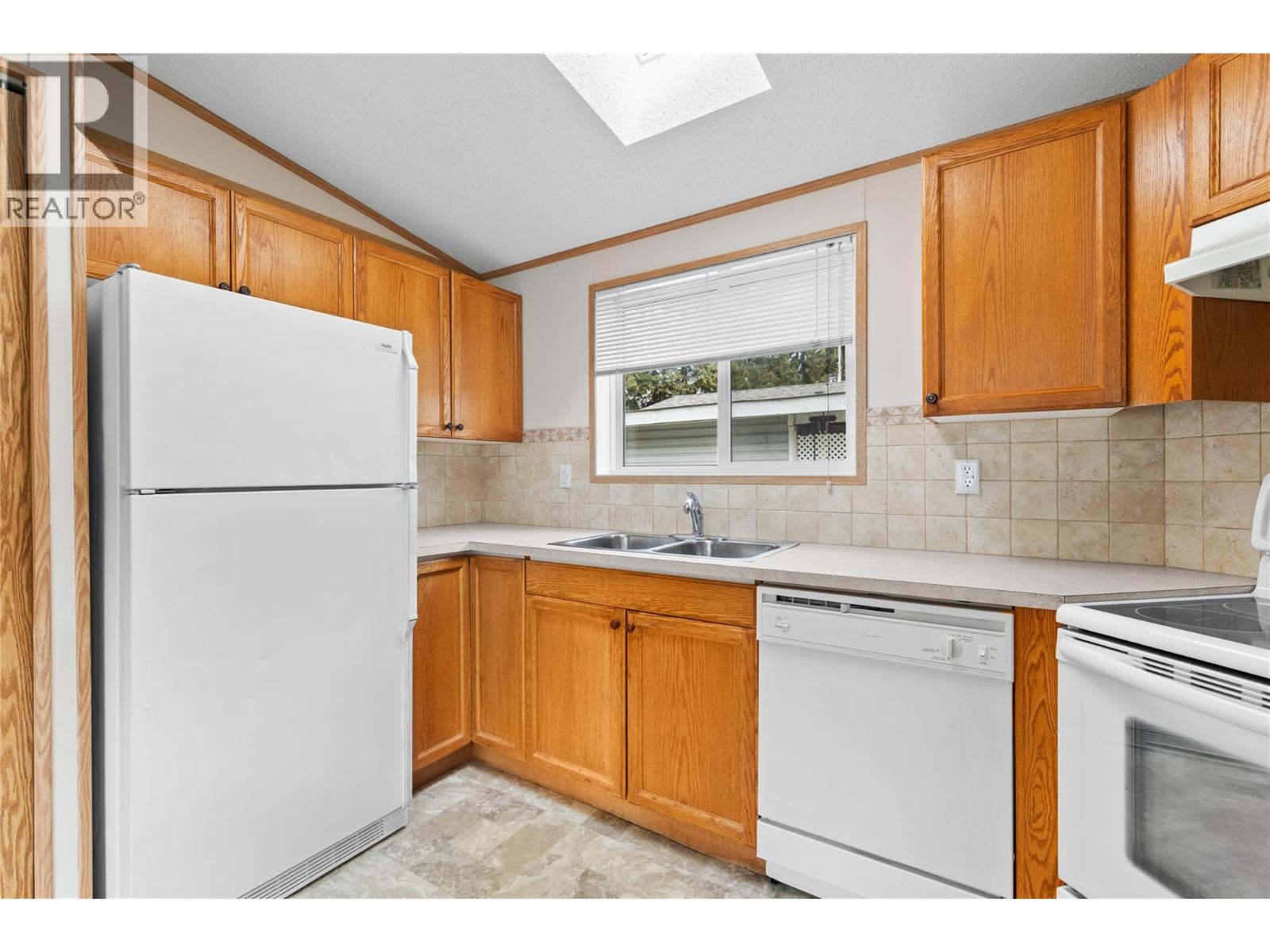 #32 5484 25 Avenue - 28
