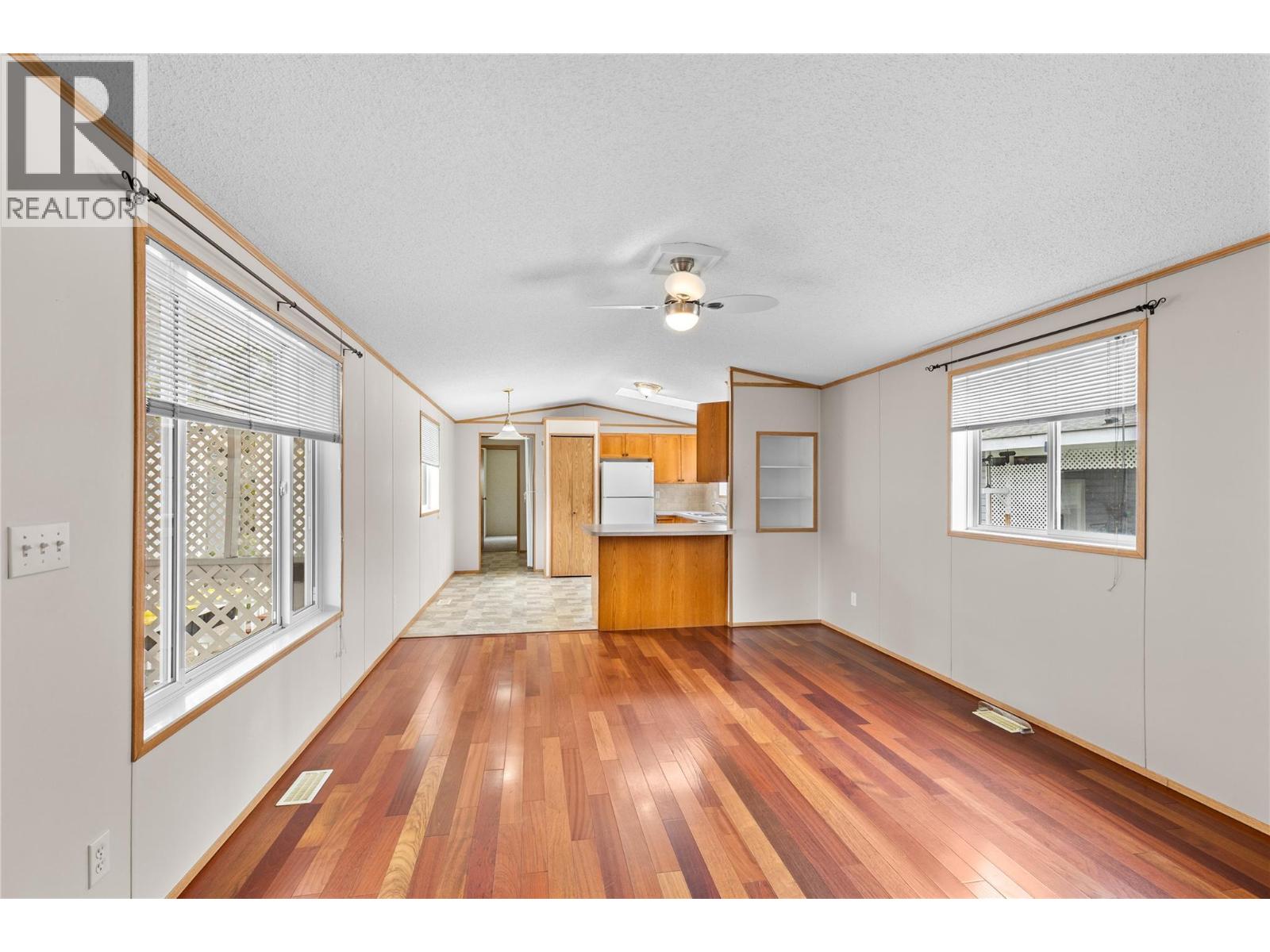 #32 5484 25 Avenue - 3