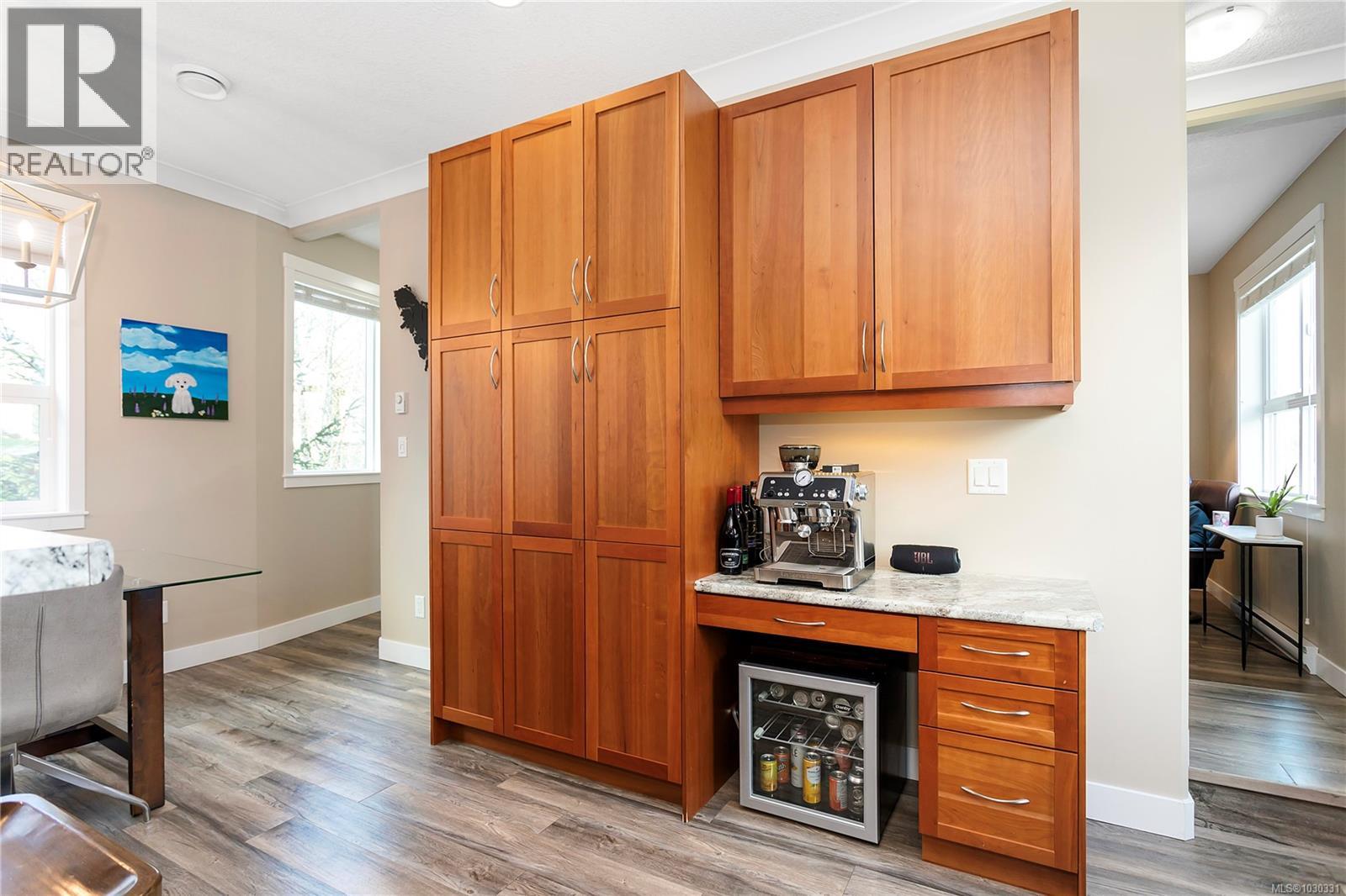 #2 6117 Glacier Way - 8