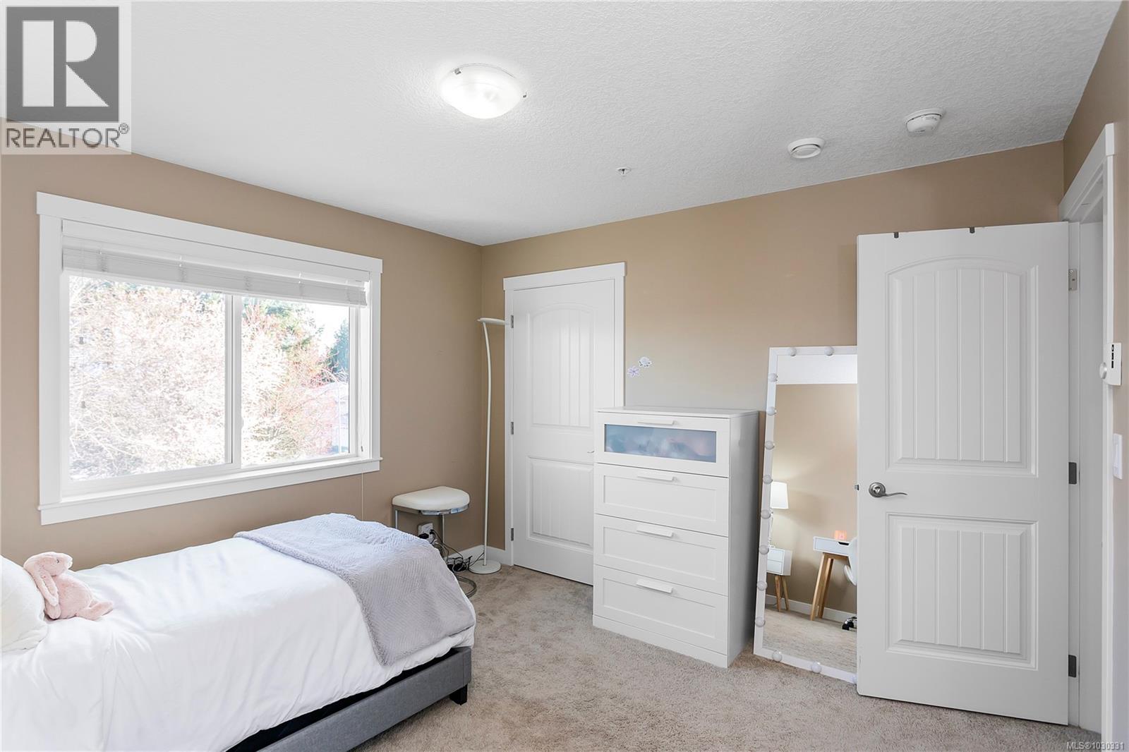 #2 6117 GLACIER WAY - 18