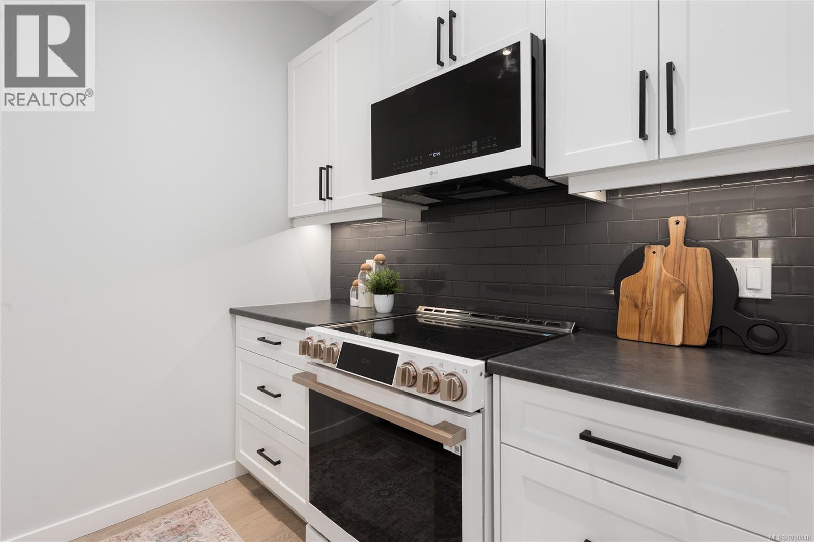 #24 3195 HERONS WAY - 6