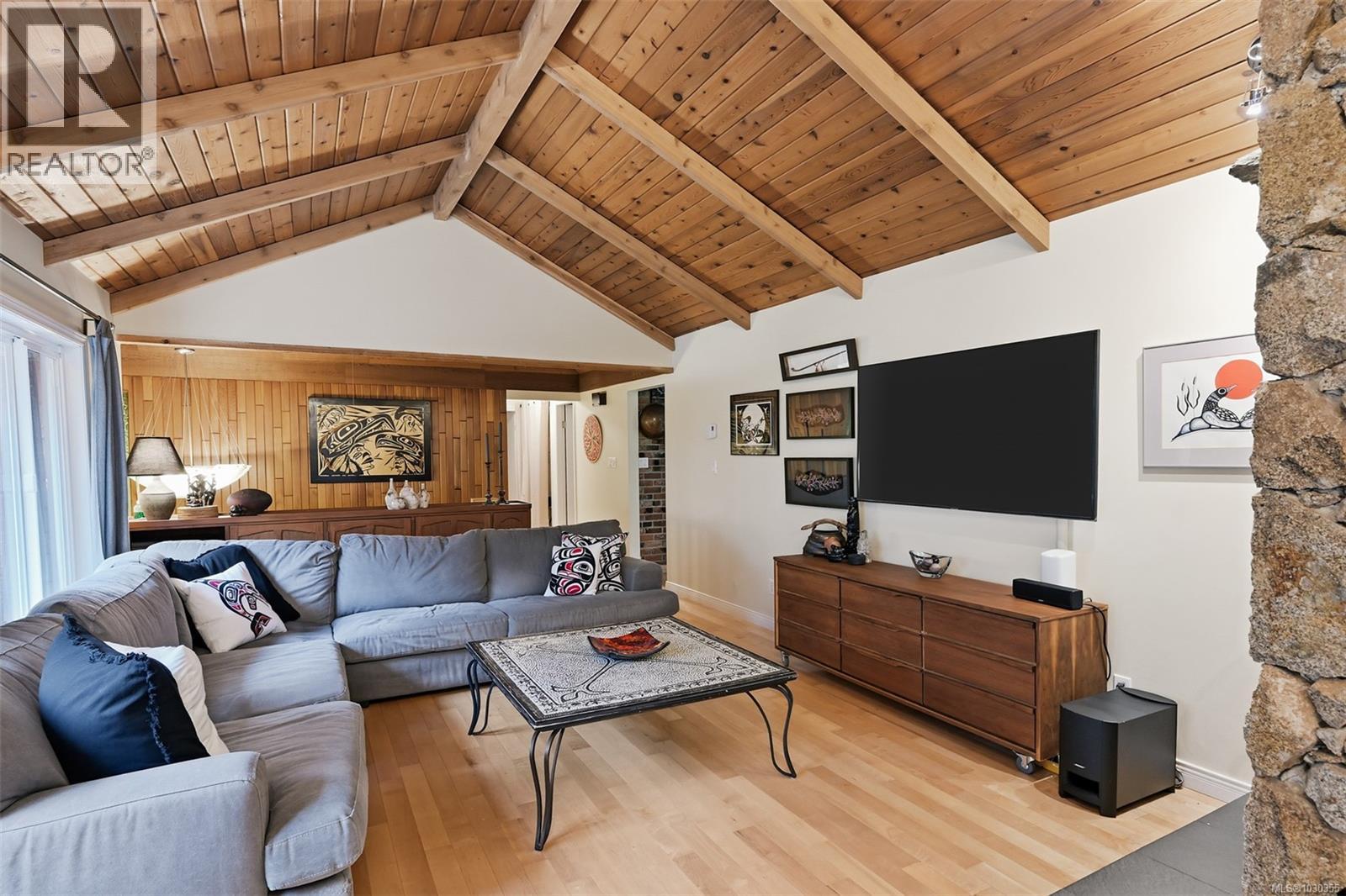 11391 WEST SAANICH RD - 11