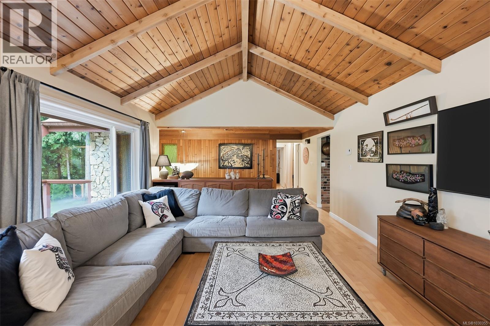 11391 WEST SAANICH RD - 12