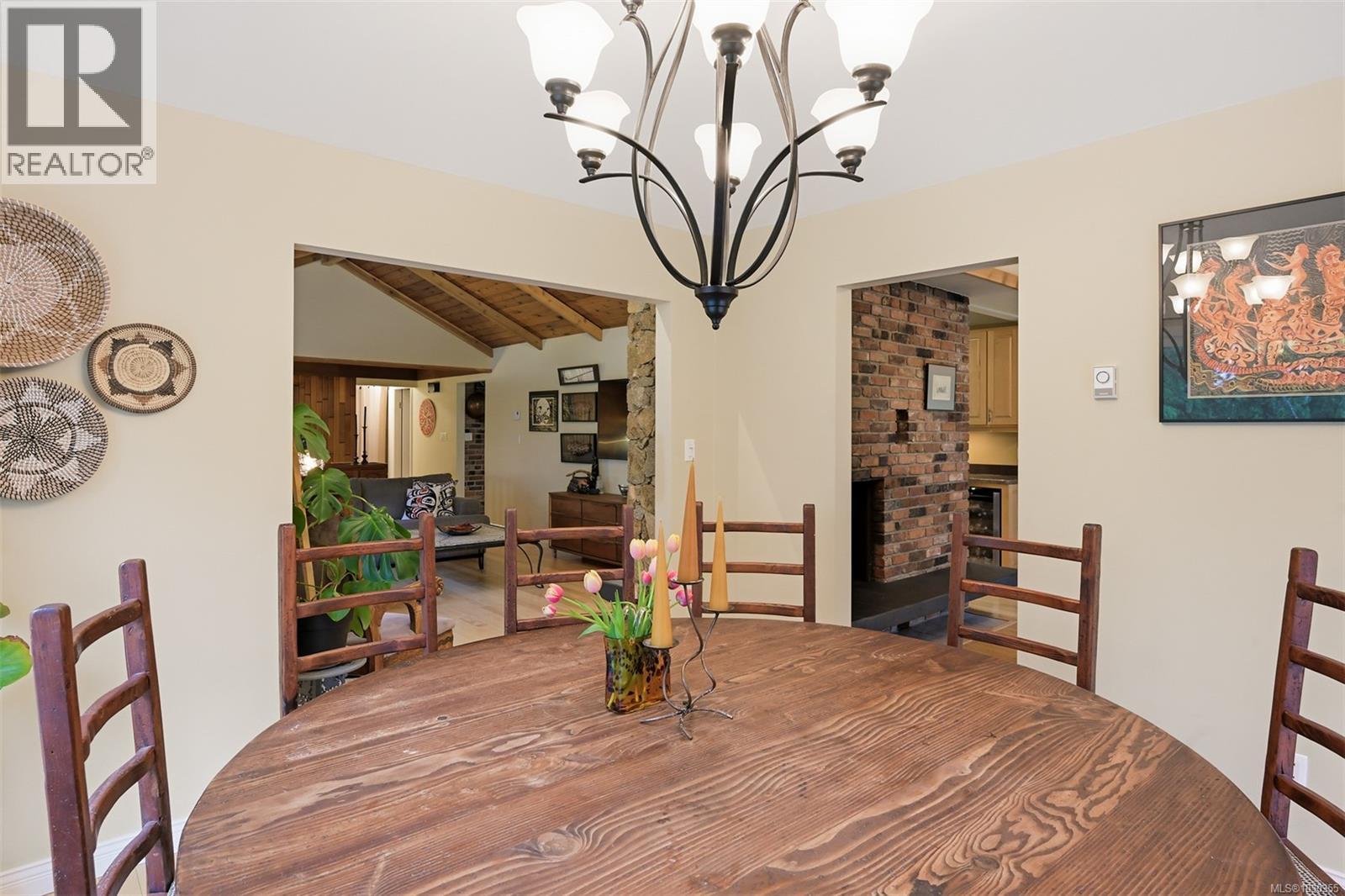 11391 WEST SAANICH RD - 16