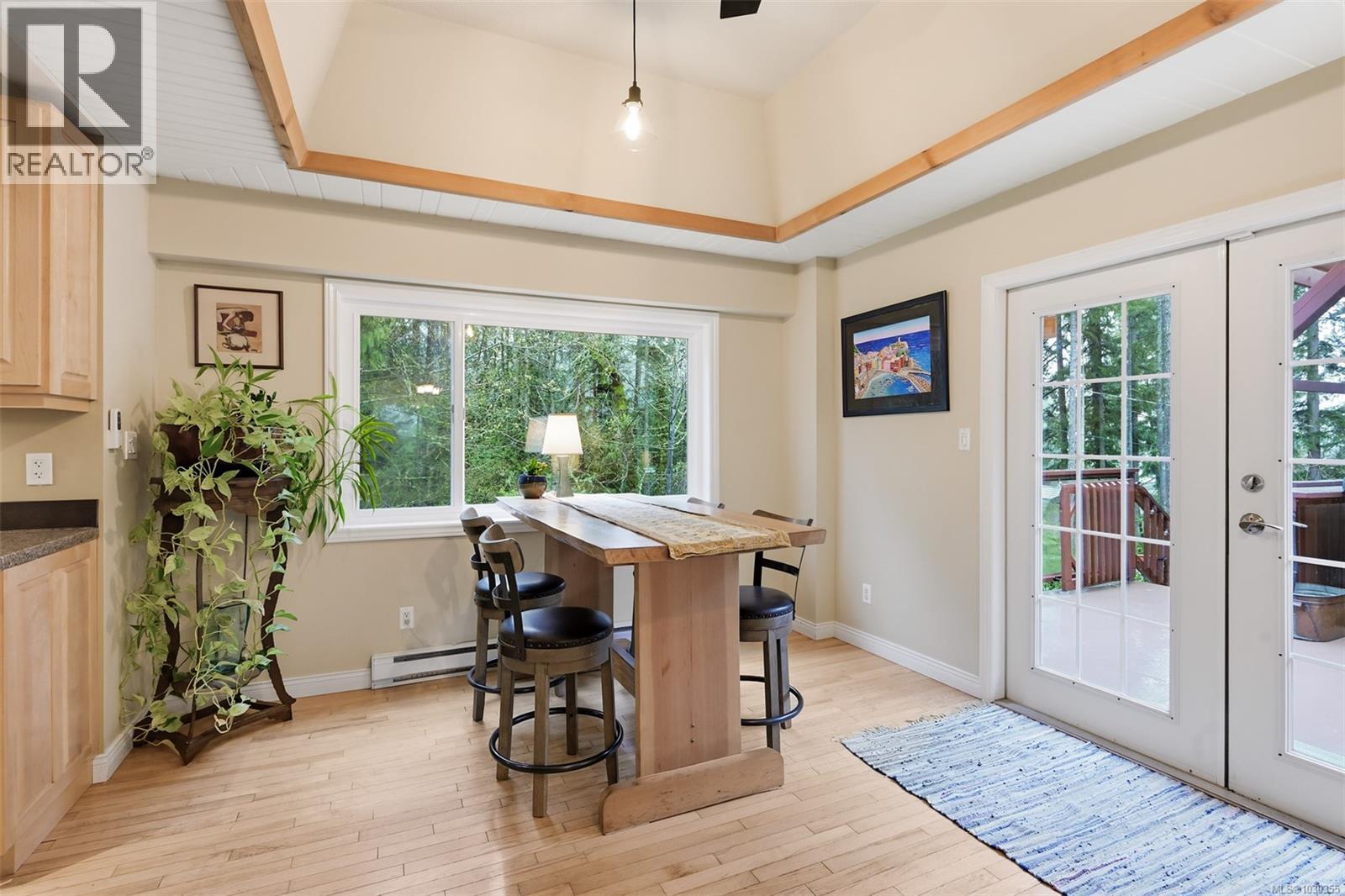 11391 WEST SAANICH RD - 18