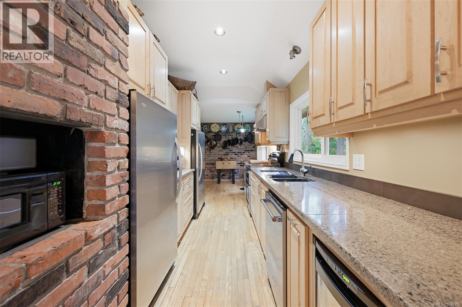 11391 WEST SAANICH RD - 23