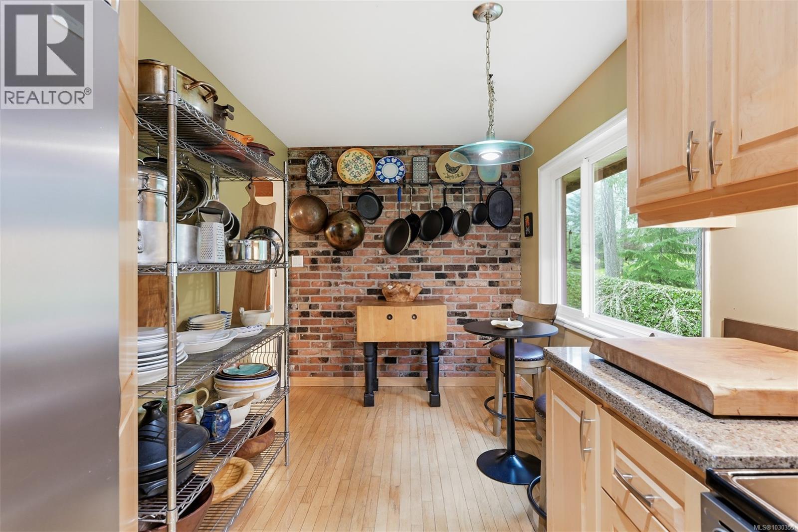 11391 WEST SAANICH RD - 24