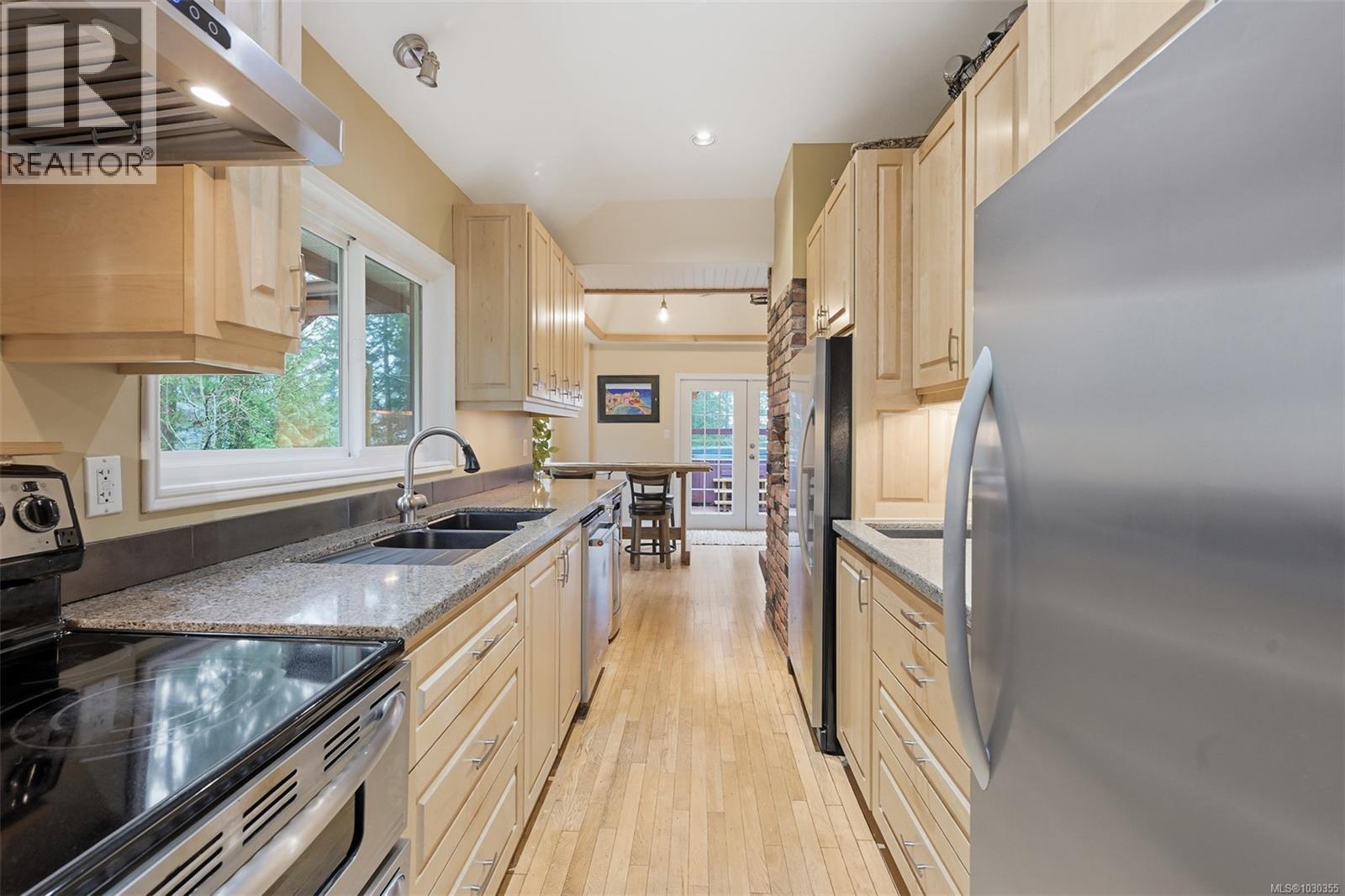 11391 WEST SAANICH RD - 25