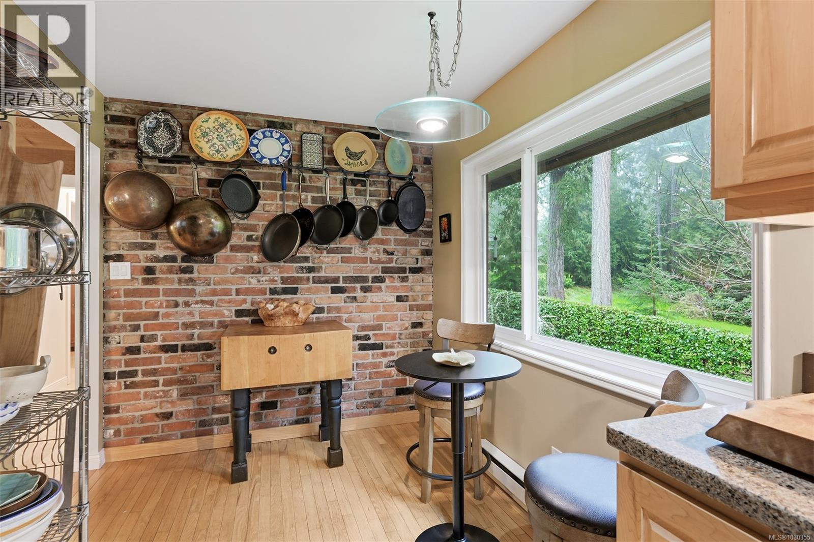 11391 WEST SAANICH RD - 26