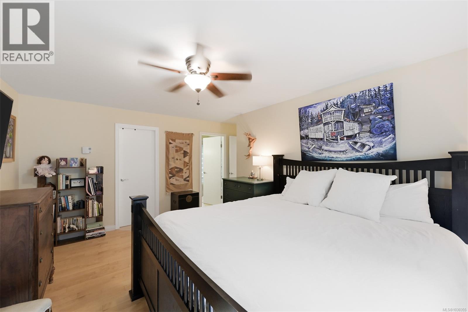 11391 WEST SAANICH RD - 30