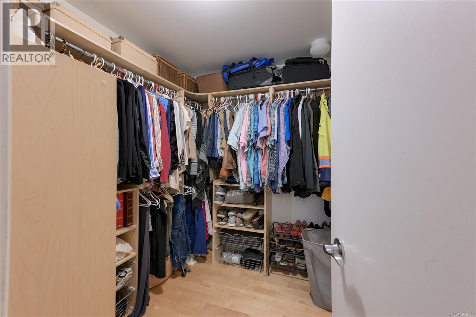 11391 WEST SAANICH RD - 34