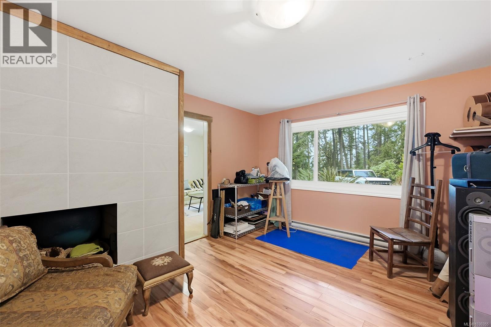 11391 WEST SAANICH RD - 36