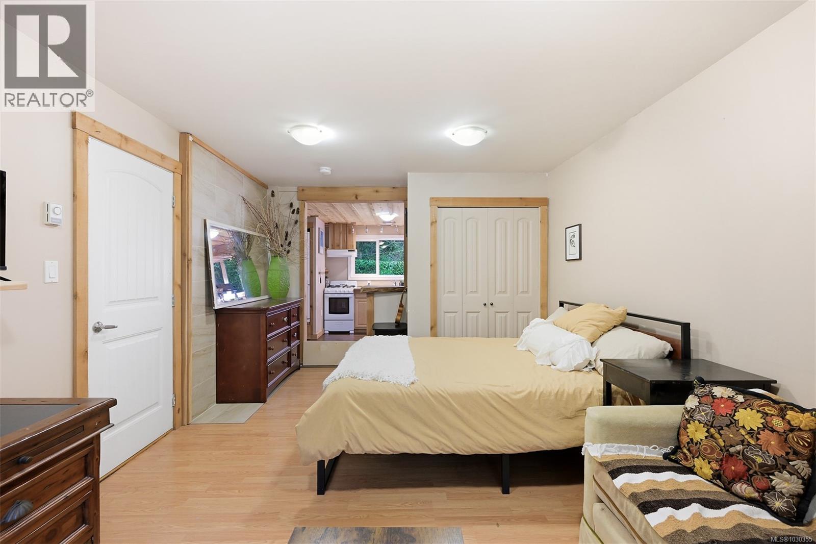 11391 WEST SAANICH RD - 39