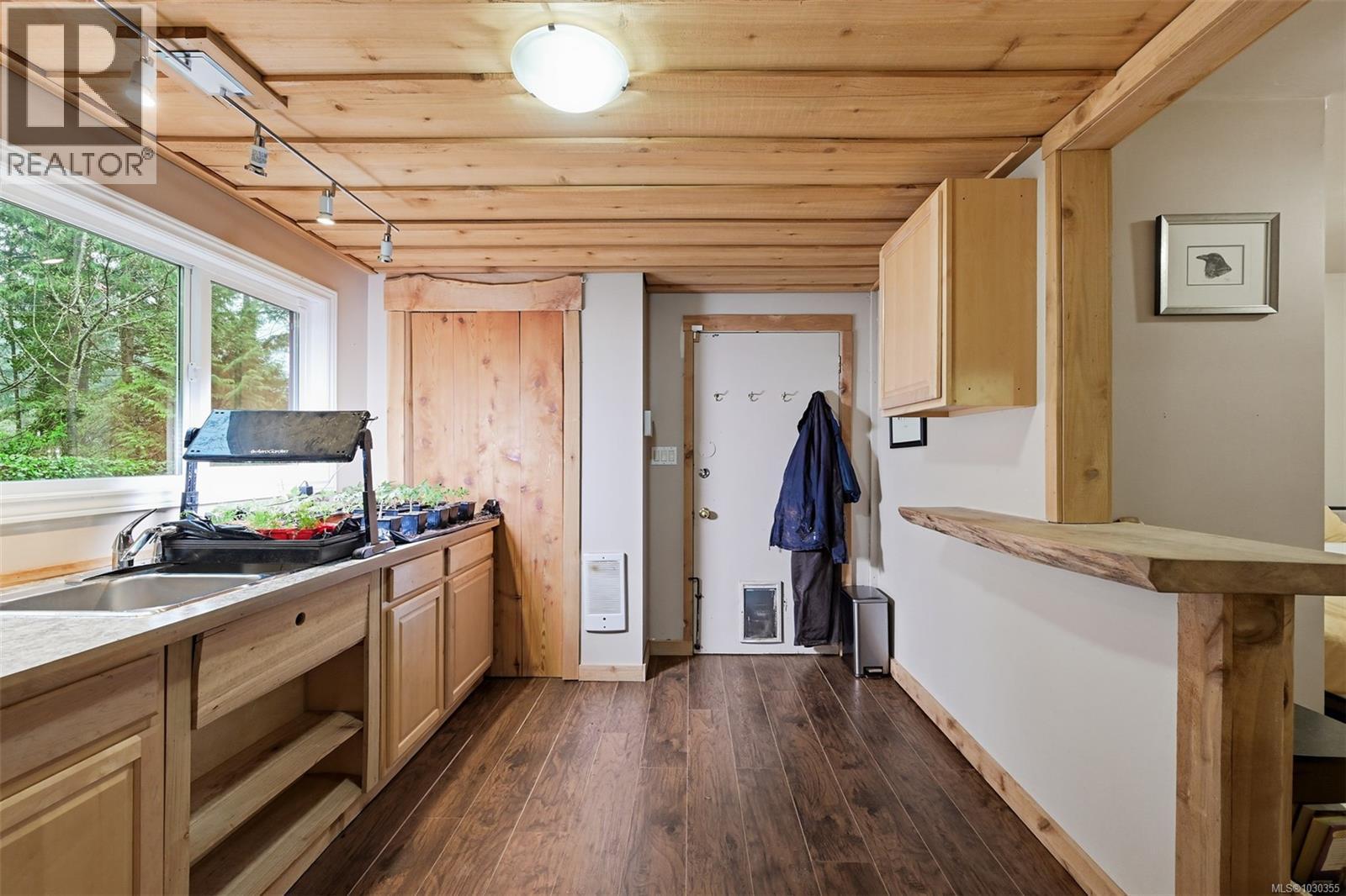 11391 WEST SAANICH RD - 40