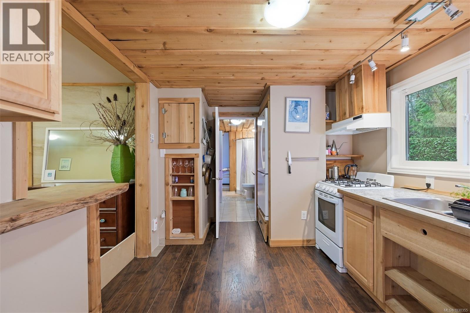 11391 WEST SAANICH RD - 41