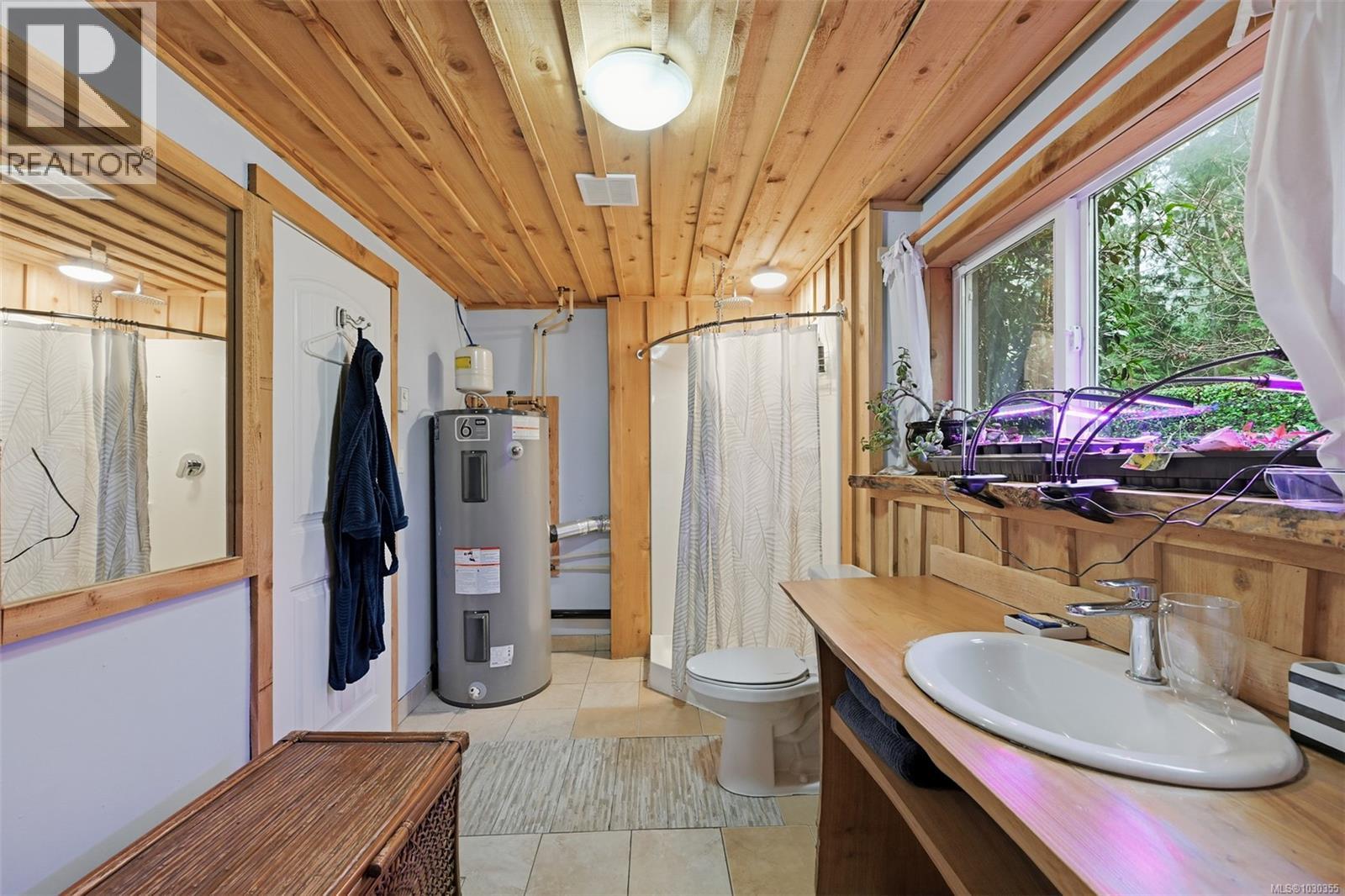 11391 WEST SAANICH RD - 42