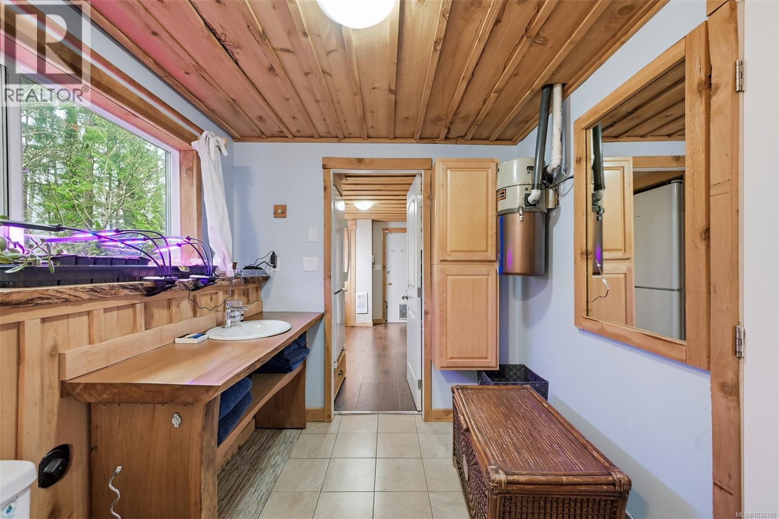 11391 WEST SAANICH RD - 43