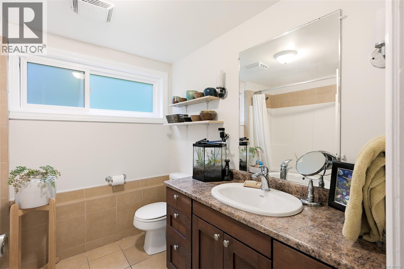 11391 WEST SAANICH RD - 47