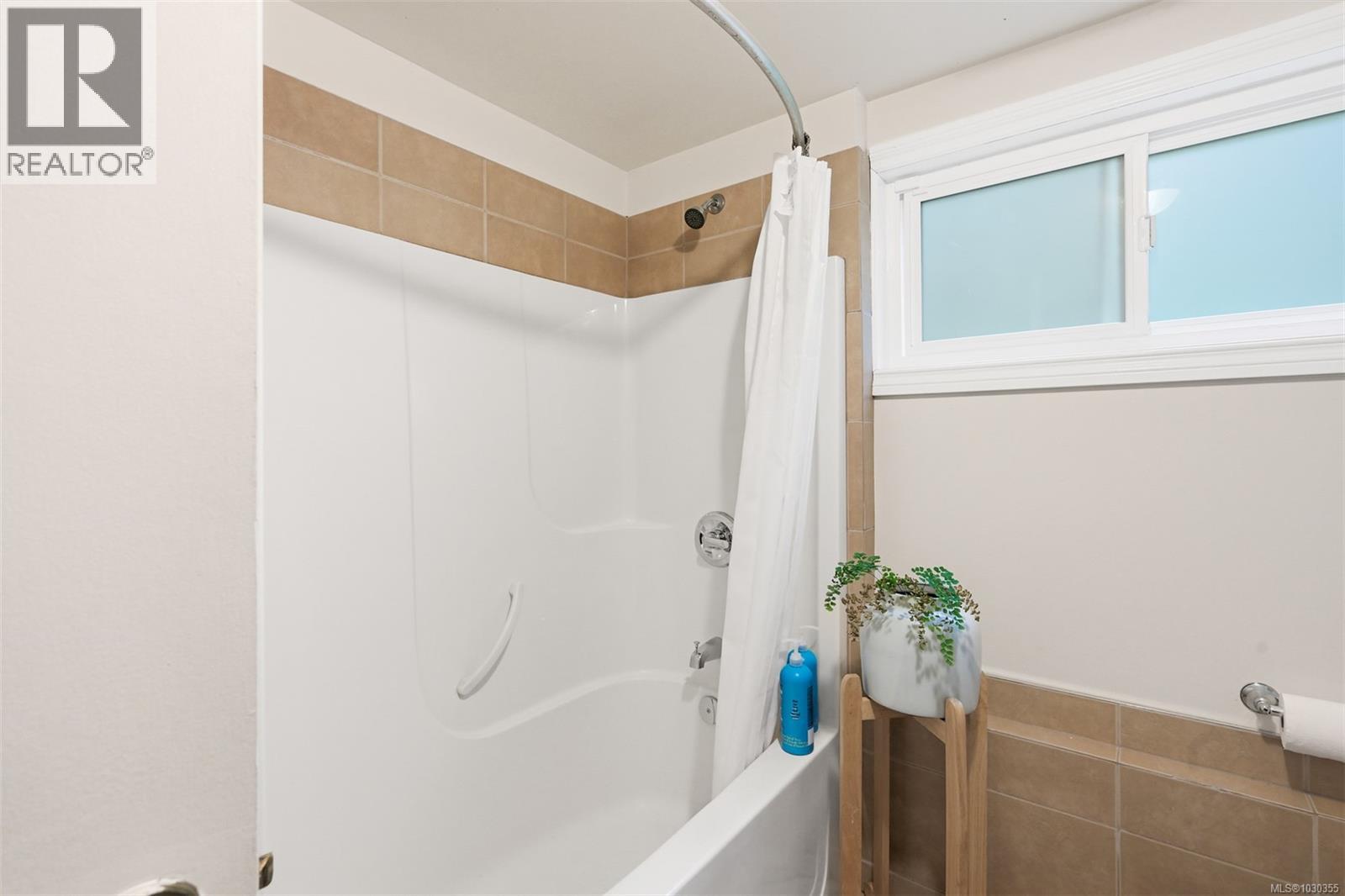 11391 WEST SAANICH RD - 48