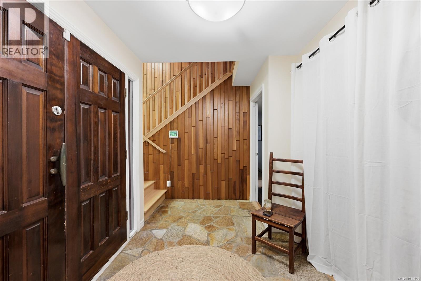 11391 WEST SAANICH RD - 5