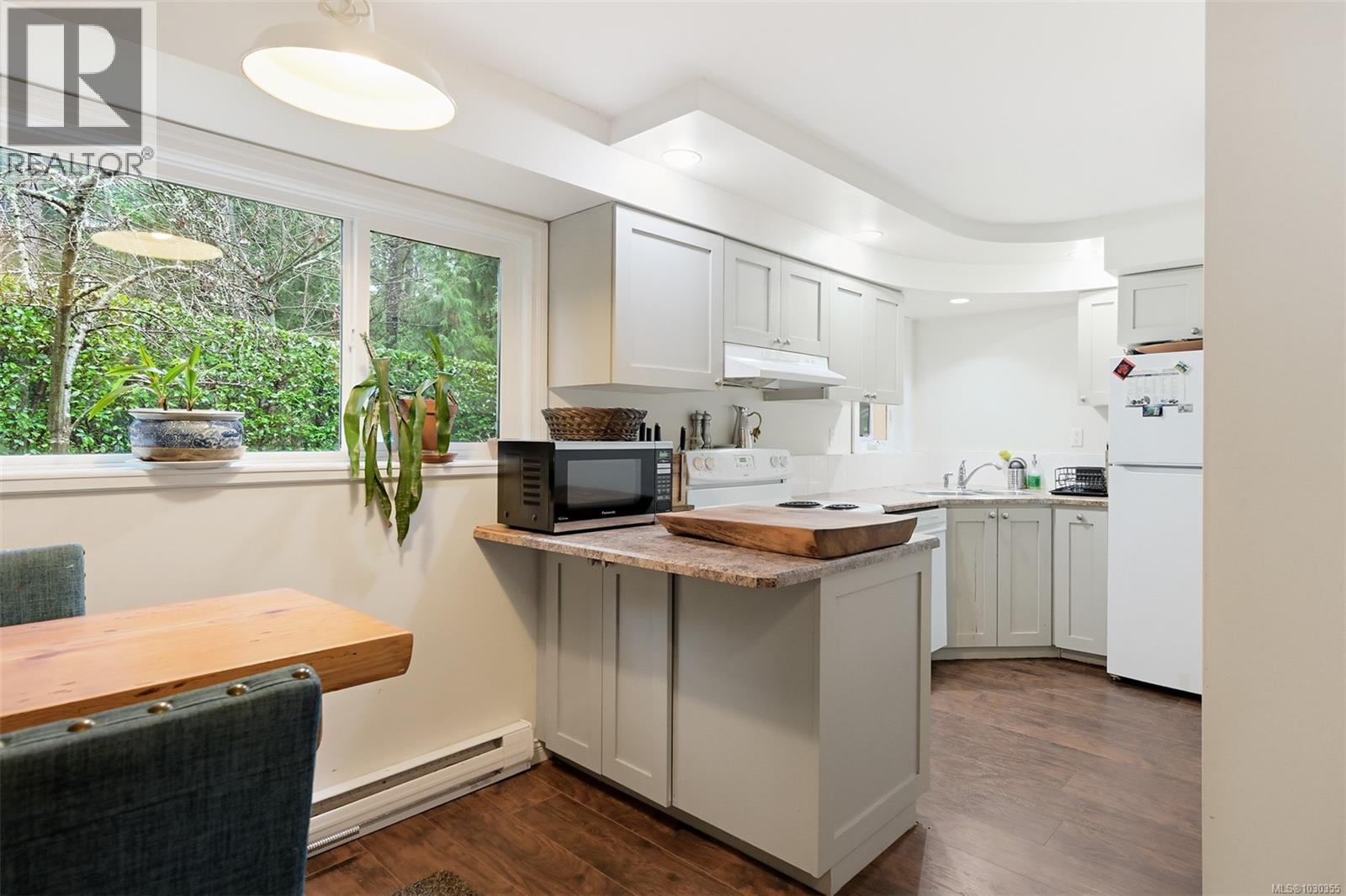 11391 WEST SAANICH RD - 53